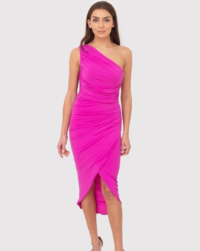 Krátke šaty na jedno rameno 💗 KAIYA. Sú ideálne pre ženy, ktoré chcú vyniknúť svojím jedinečným štýlom. 🥰 Elastické krátke...